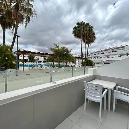 Poolside In Costa Silenciok102 طوستا ديل سيلونثيو